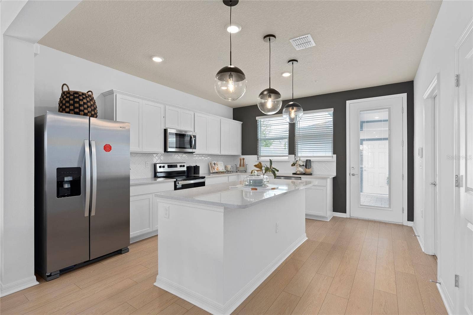 6379 ARGENT WOOD DRIVE, Winter Garden, FL 34787 Model Home Design Only. Pictures and furnishings are for illustrative purposes only. Elevations, colors and options may vary. Furniture is for model home staging only.