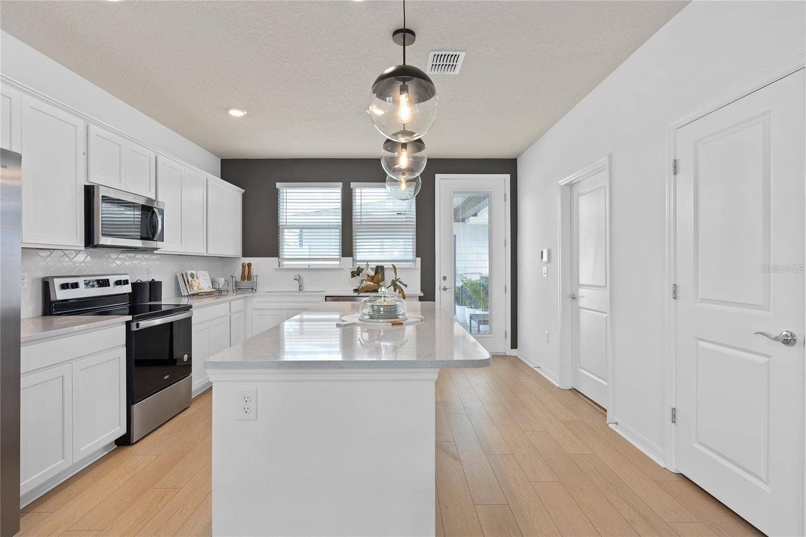 6379 ARGENT WOOD DRIVE, Winter Garden, FL 34787 Model Home Design Only. Pictures and furnishings are for illustrative purposes only. Elevations, colors and options may vary. Furniture is for model home staging only.