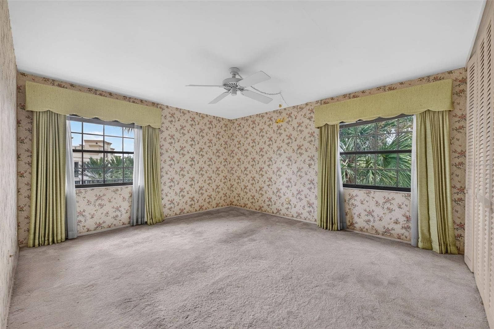 100 S INTERLACHEN AVENUE, #401, Winter Park, FL 32789 Primary Suite with tree top views