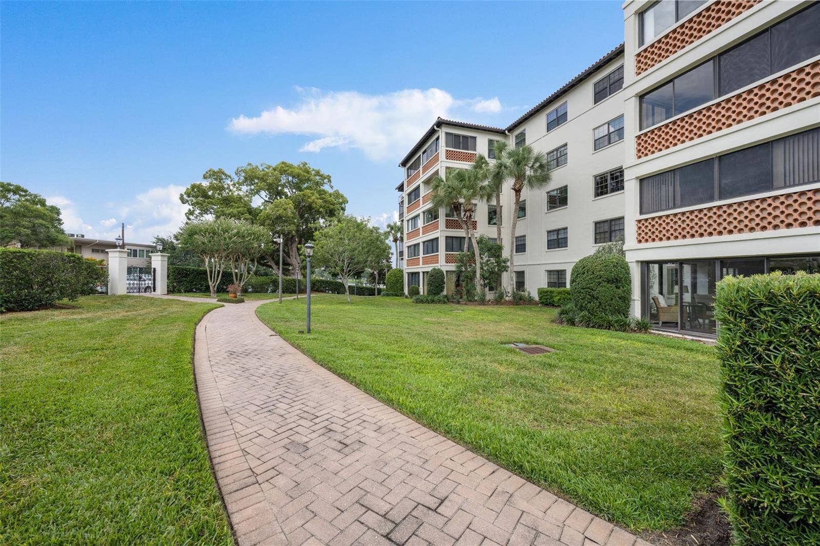 100 S INTERLACHEN AVENUE, #401, Winter Park, FL 32789 100 S INTERLACHEN AVENUE, #401, Winter Park, FL 32789