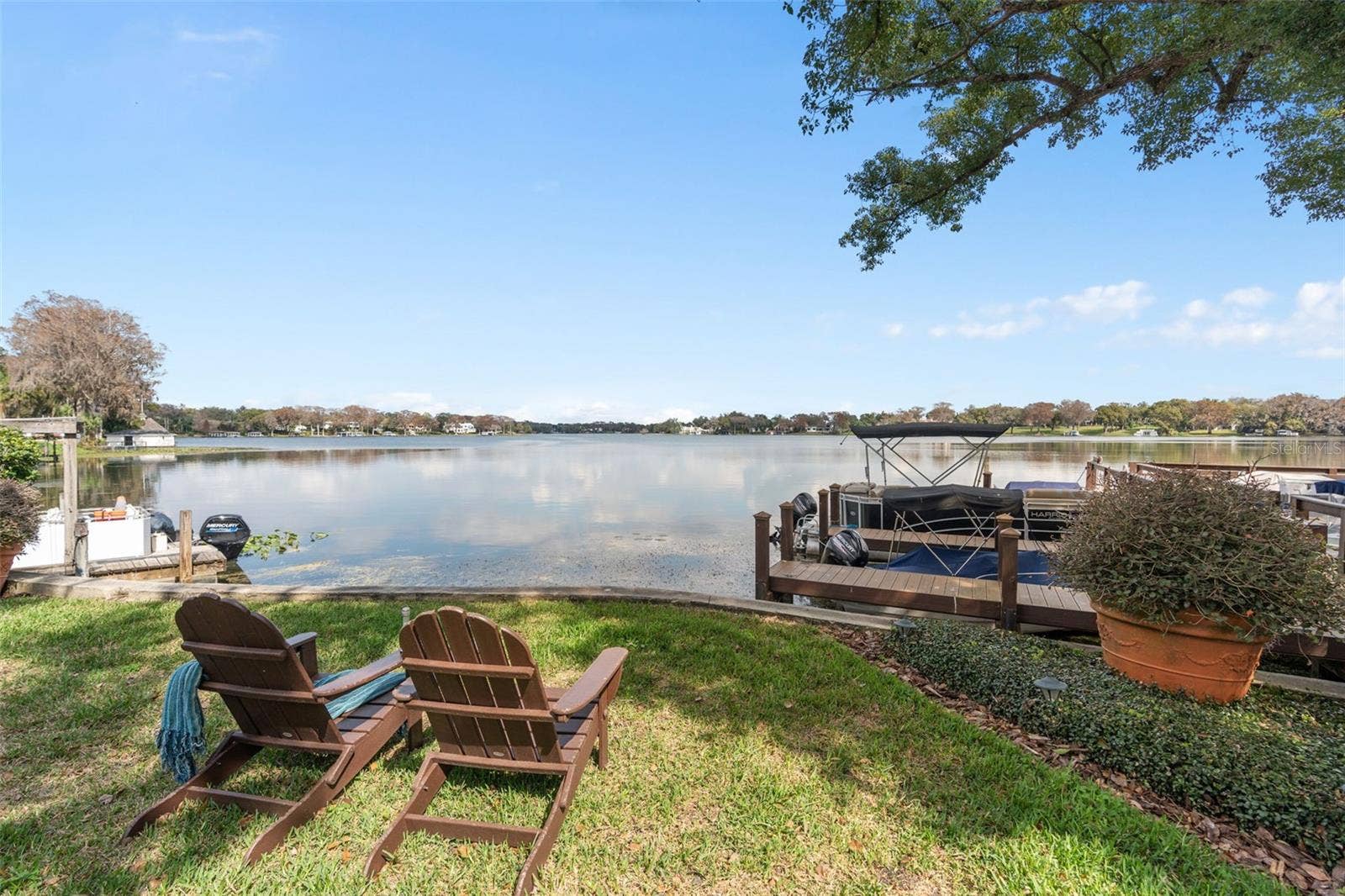 100 S INTERLACHEN AVENUE, #401, Winter Park, FL 32789 Enjoy the views of Lake Osceola...