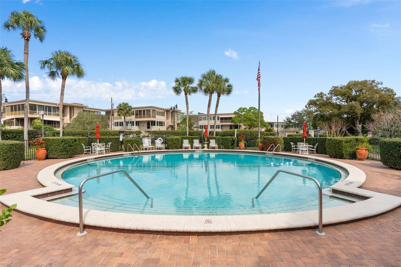 100 S INTERLACHEN AVENUE, #401, Winter Park, FL 32789 Swimming Pool