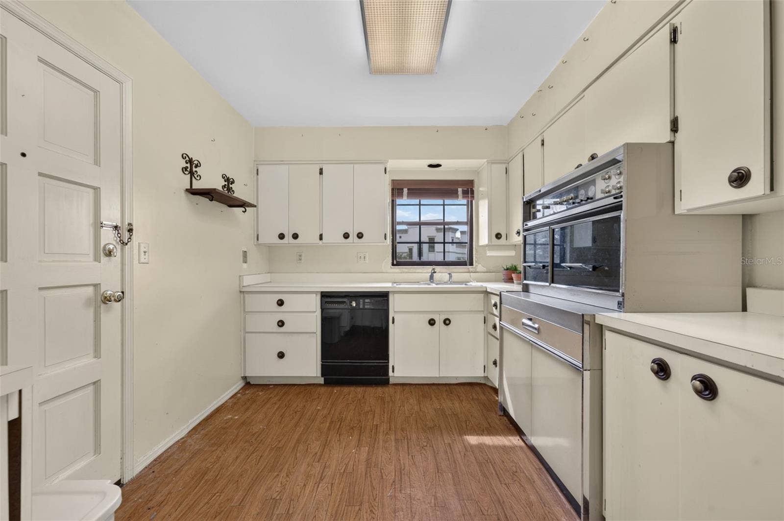 100 S INTERLACHEN AVENUE, #401, Winter Park, FL 32789 Kitchen