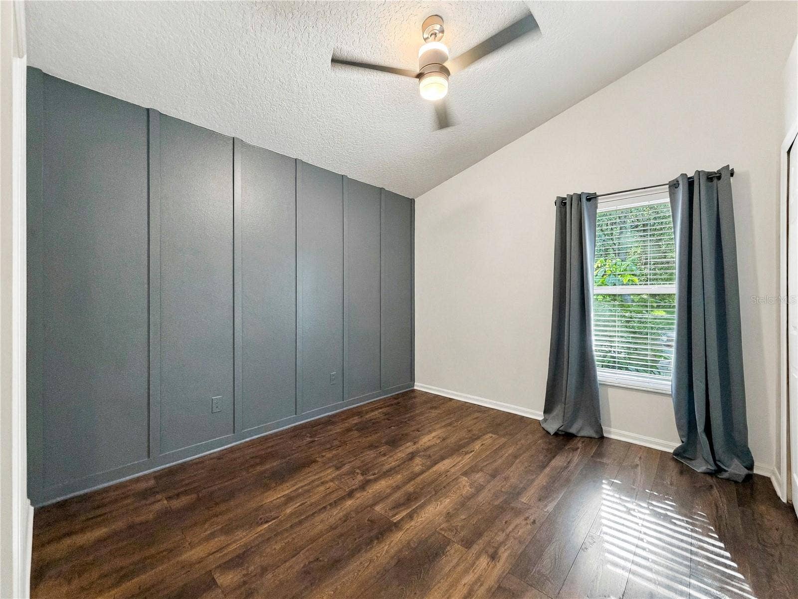 Middle Bedroom