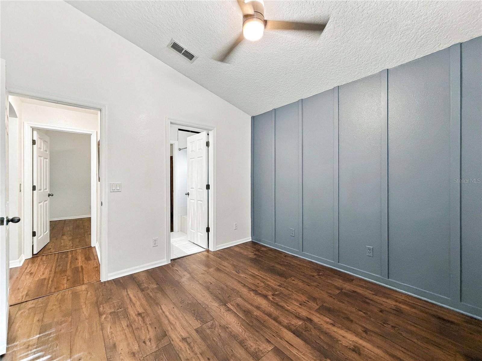 Middle Bedroom