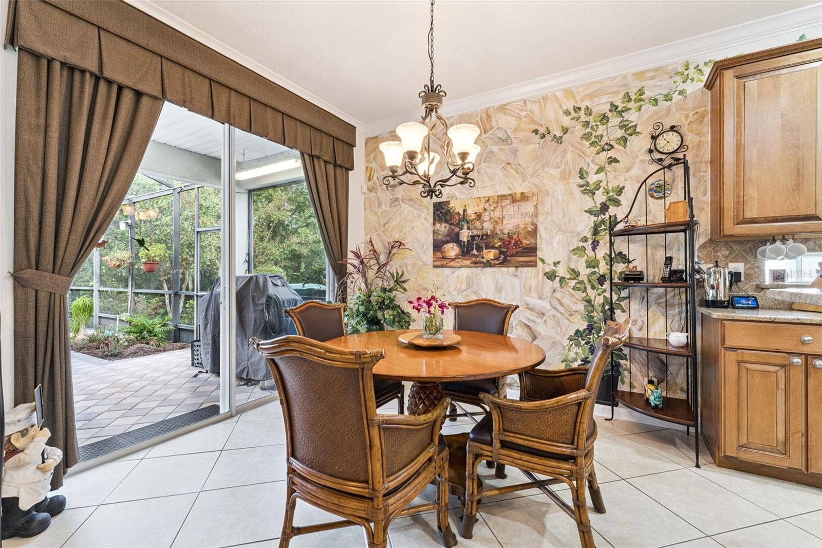 108 AVENHAM DRIVE, Deland, FL 32724 12'6" x 10' Dinette area w/ a decorative accent wall
