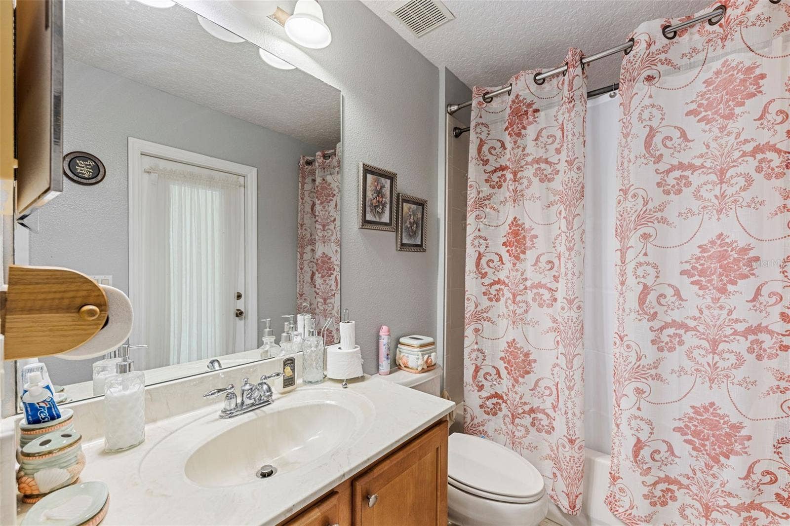 137 BLUEFIELD AVENUE, Deltona, FL 32738 137 BLUEFIELD AVENUE, Deltona, FL 32738