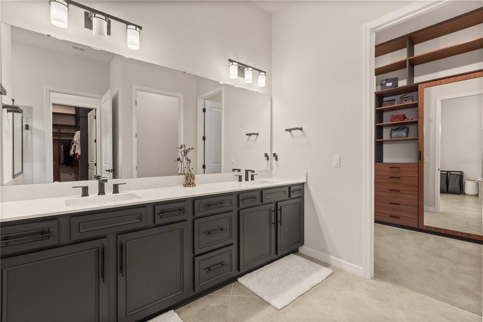Dual vanity sink in master bathroom