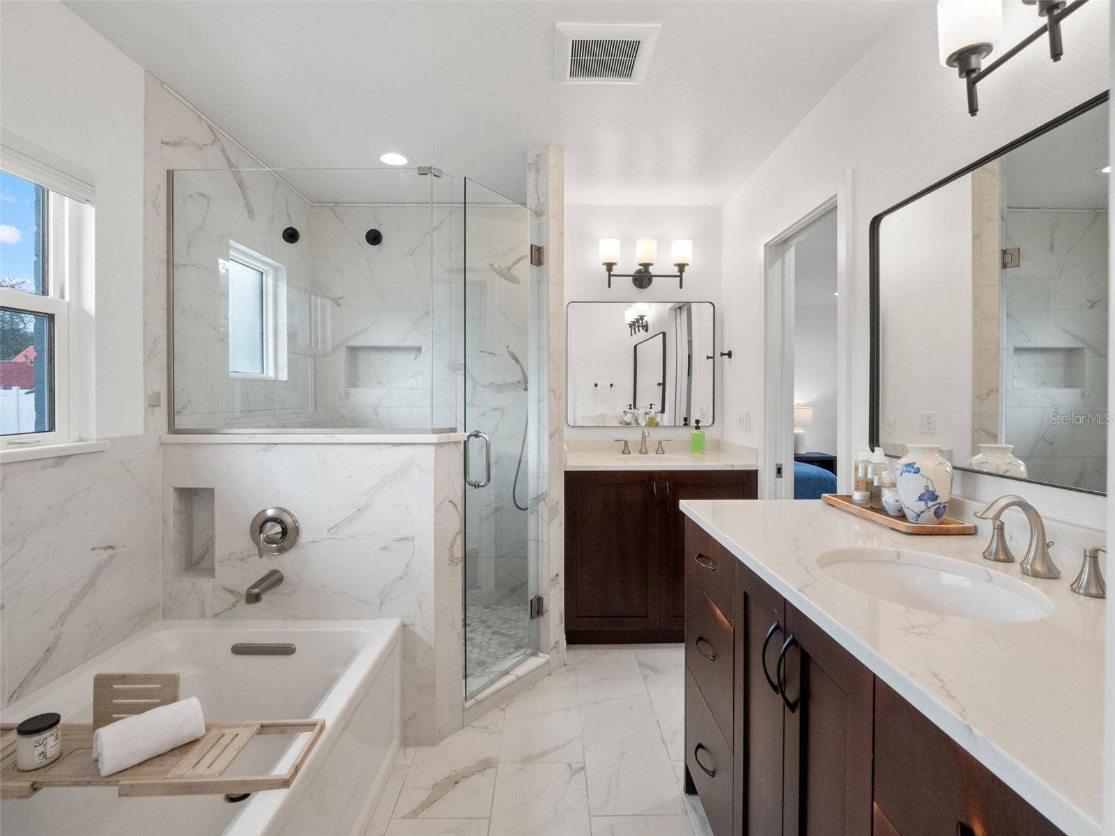 1502 DOVE DRIVE, Orlando, FL 32803 New primary en suite bath