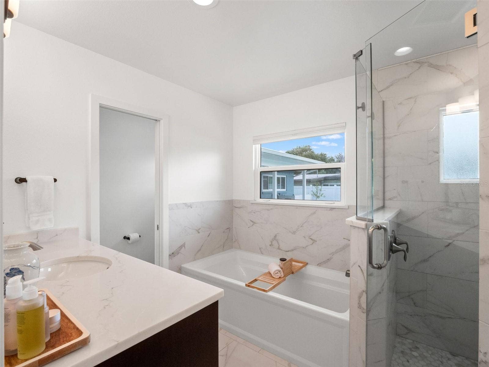 1502 DOVE DRIVE, Orlando, FL 32803 New primary en suite bath