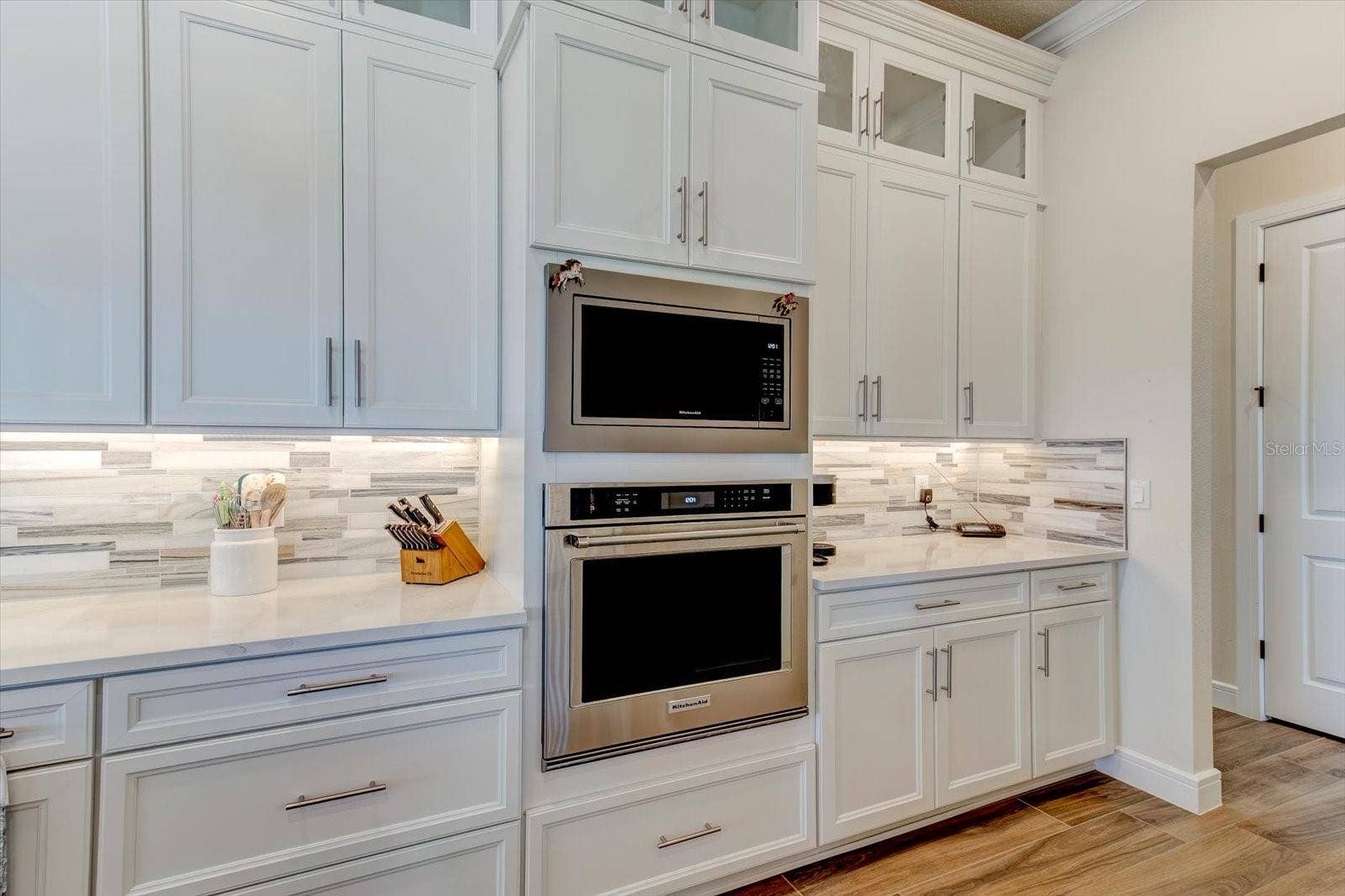 9177 SPLASHING DRIVE, Melbourne, FL 32940 Lots of Cabinets and Built in Oven / Microwave