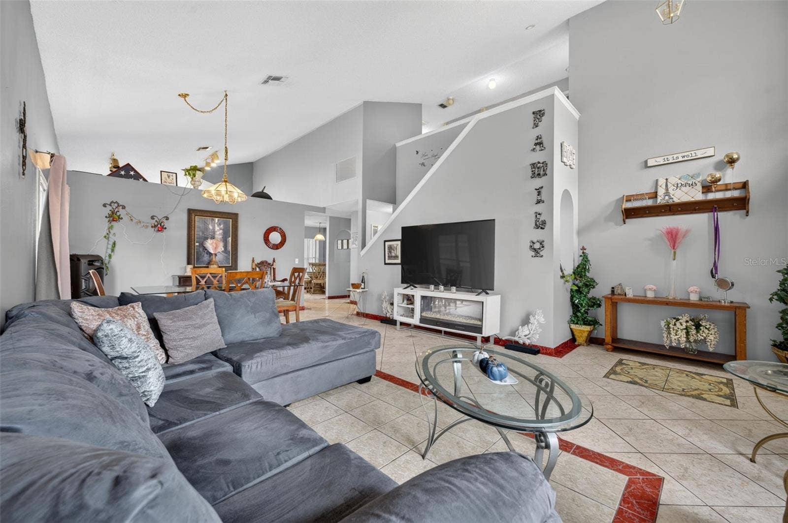 268 EASTON CIRCLE, Oviedo, FL 32765 Living room-volume ceilings