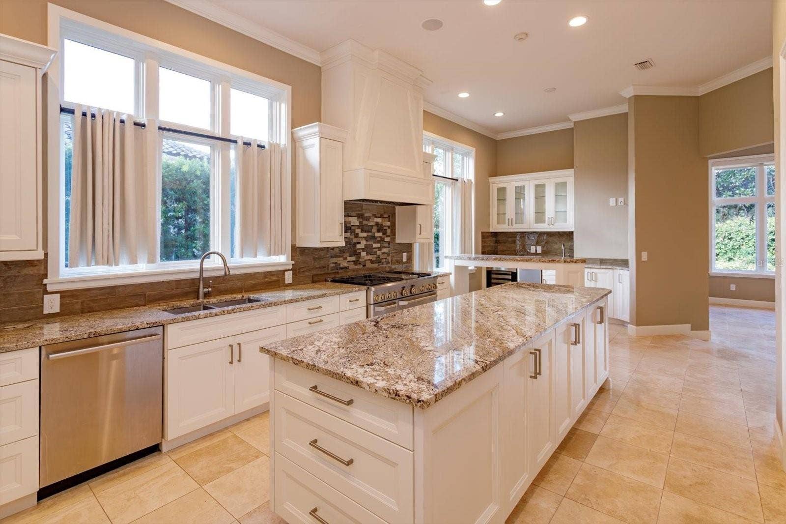 6126 PAYNE STEWART DRIVE, Windermere, FL 34786 Ice Machine & Wine cooler