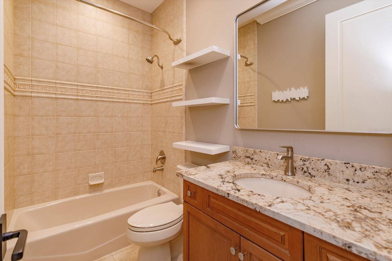 6126 PAYNE STEWART DRIVE, Windermere, FL 34786 Guest bath 2 with Tub & shower