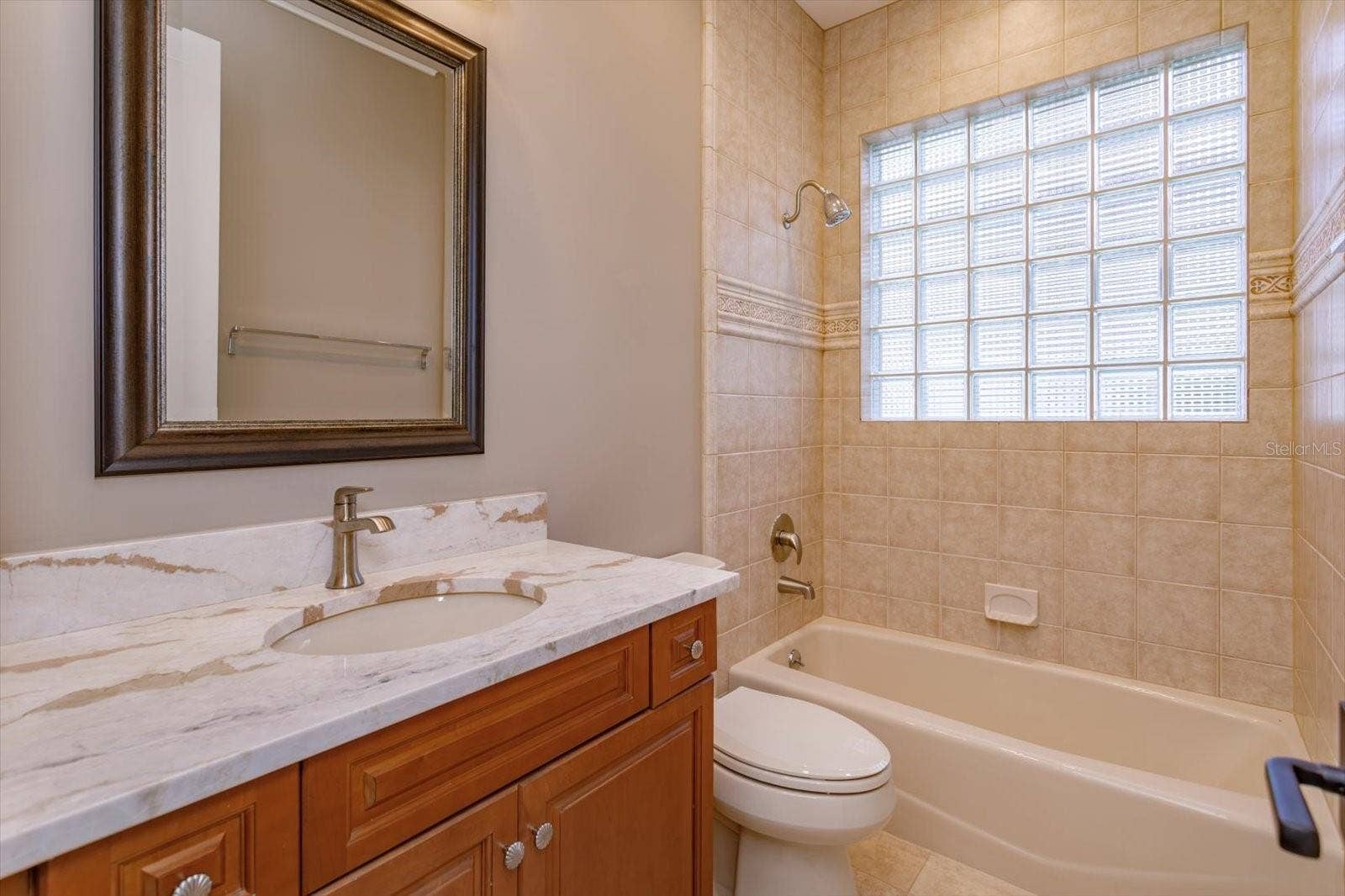 6126 PAYNE STEWART DRIVE, Windermere, FL 34786 Guest bath with shower & Tub