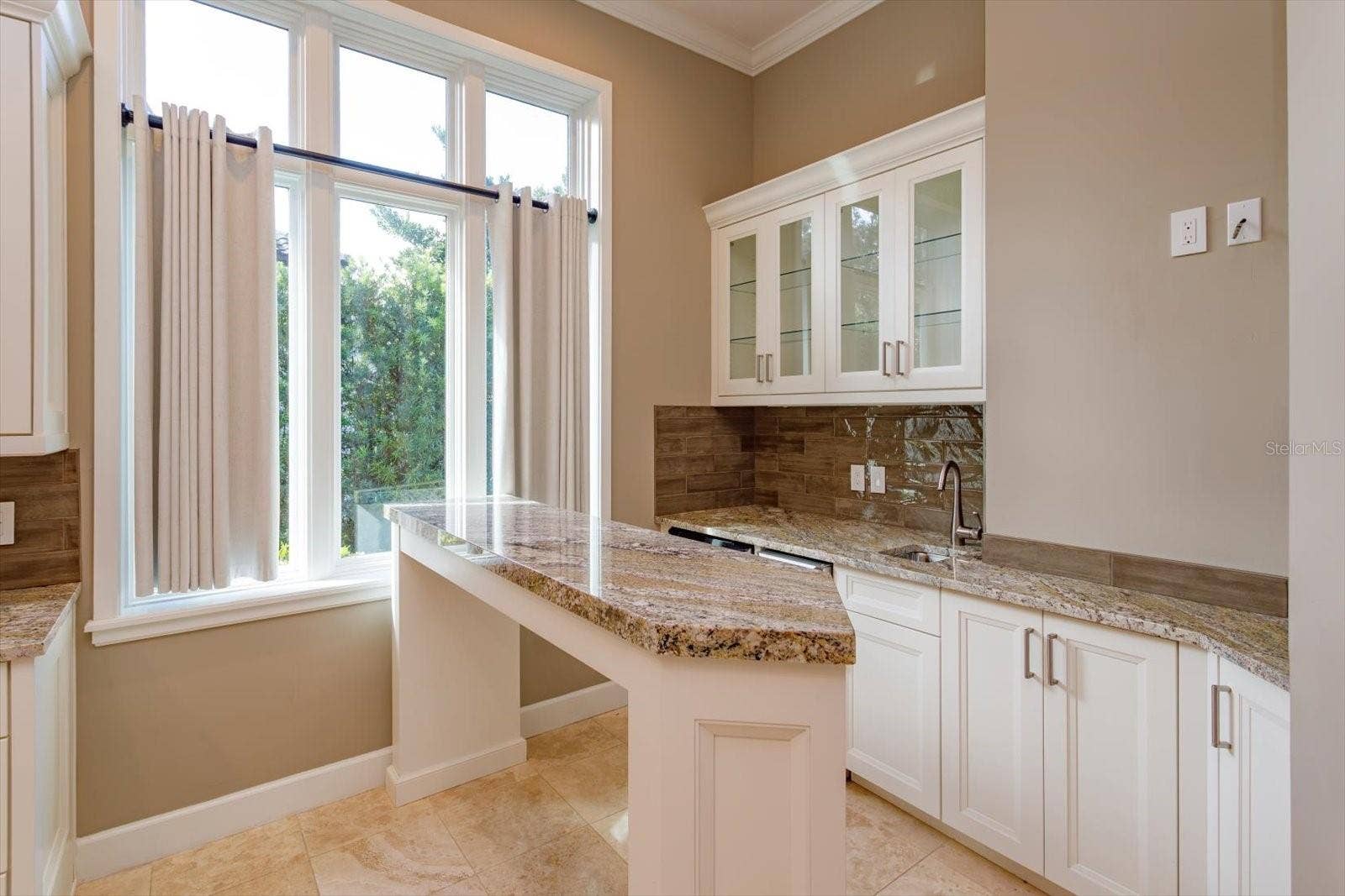 6126 PAYNE STEWART DRIVE, Windermere, FL 34786 Dining Bar in Kitchen