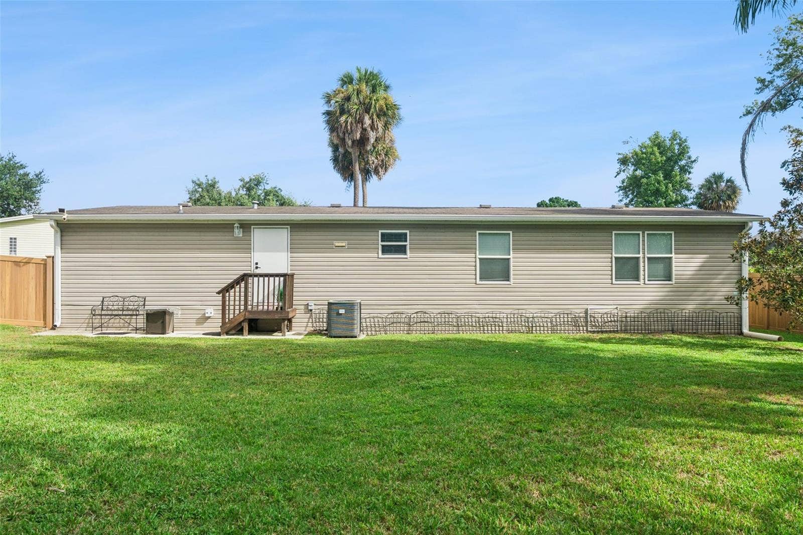1137 YAUPON STREET, Daytona Beach, FL 32117 1137 YAUPON STREET, Daytona Beach, FL 32117