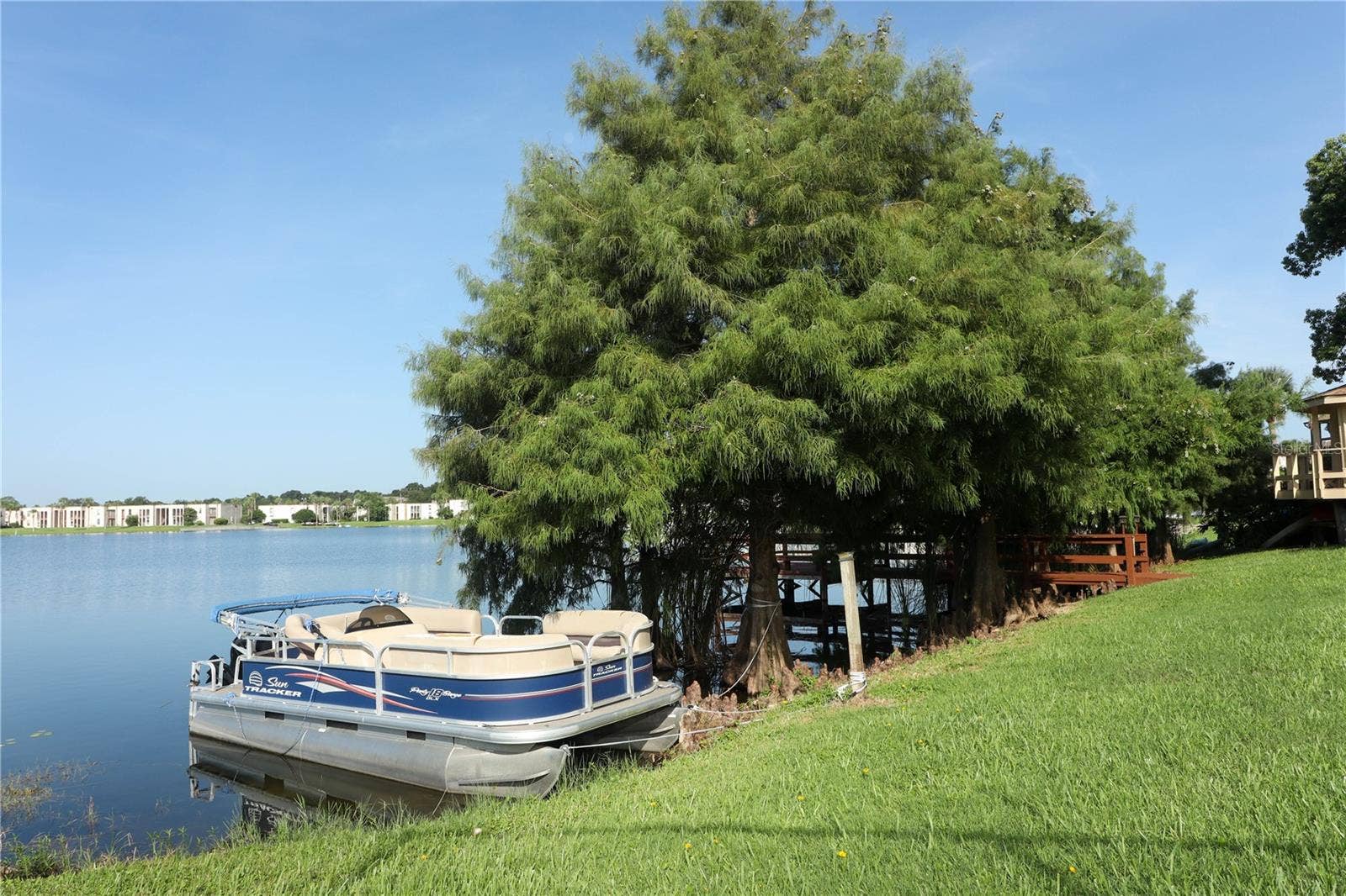 Gorgeous lake access