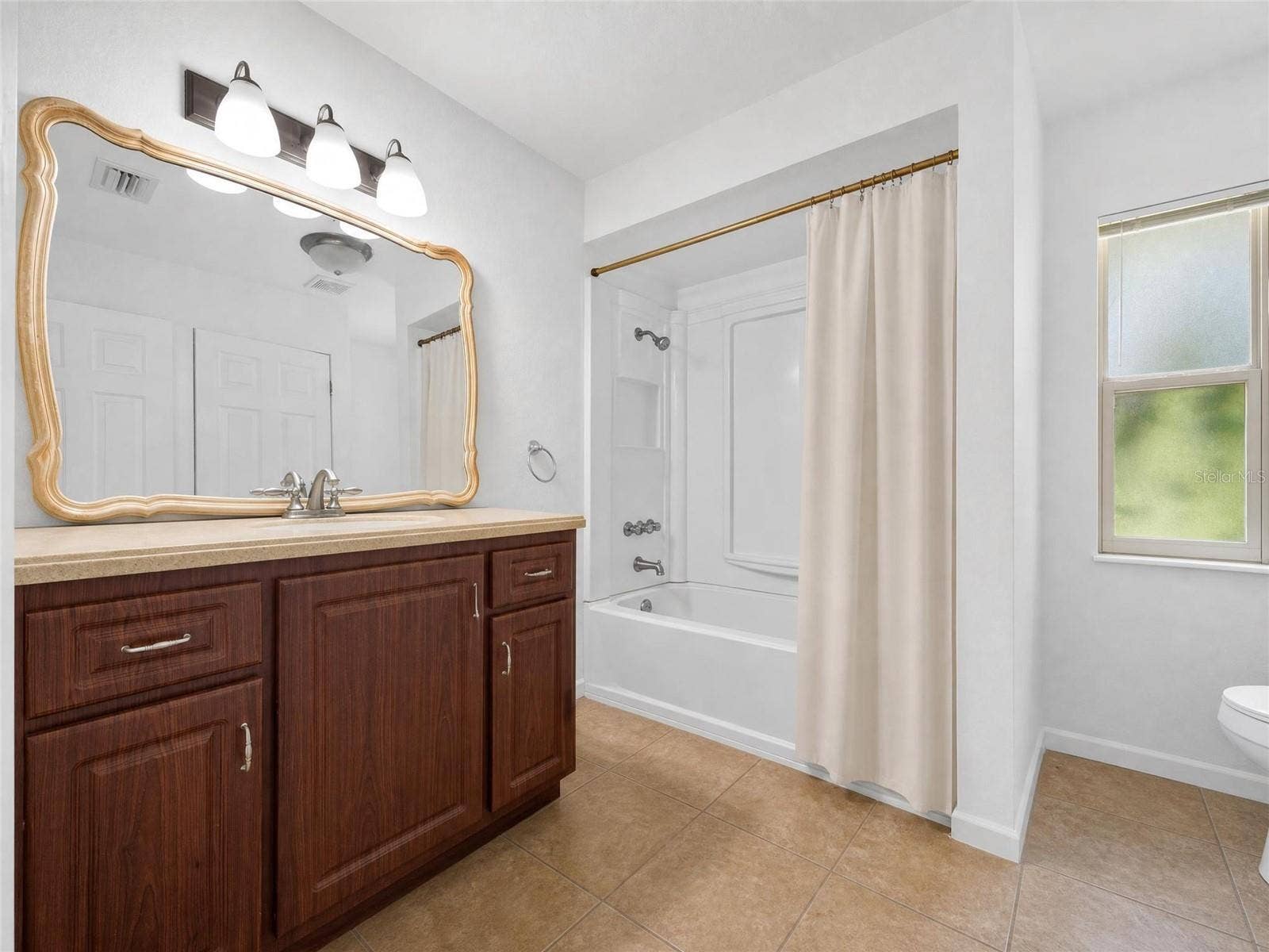 4020 MAGNOLIA DRIVE, Leesburg, FL 34748 4020 MAGNOLIA DRIVE, Leesburg, FL 34748