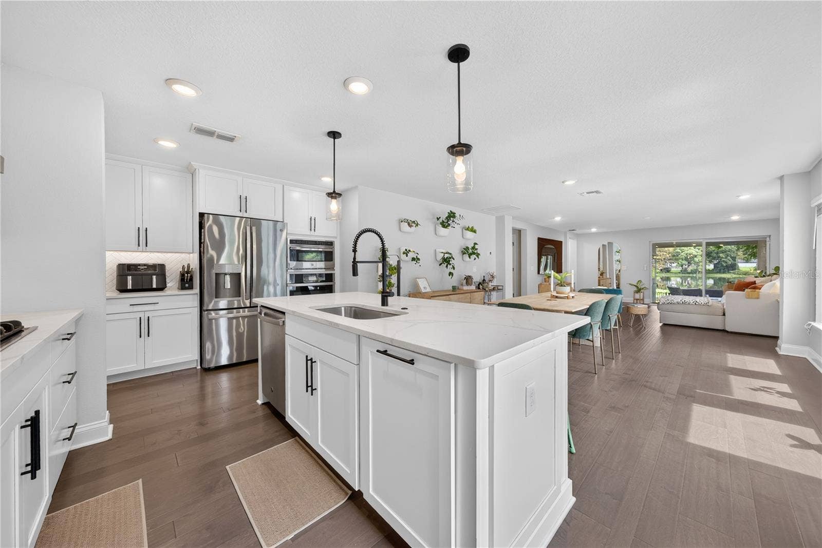 1745 HOUR GLASS DRIVE, Orlando, FL 32806 Kitchen