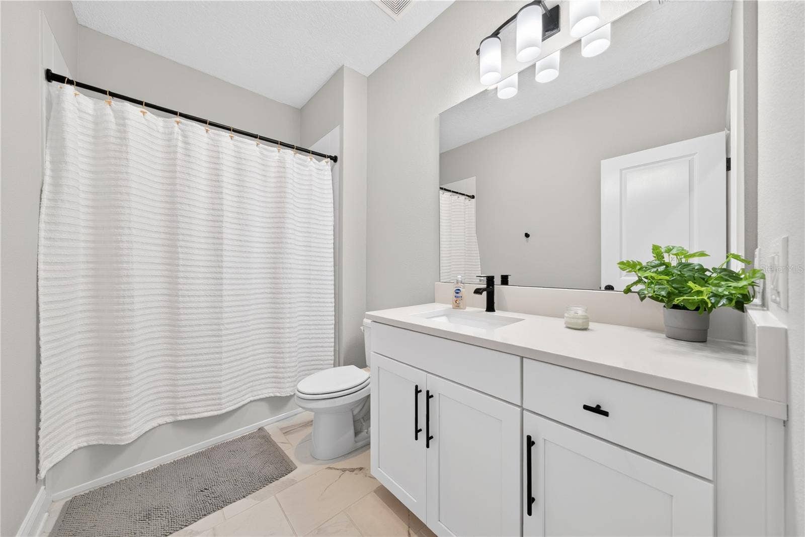 1745 HOUR GLASS DRIVE, Orlando, FL 32806 Second Bathroom