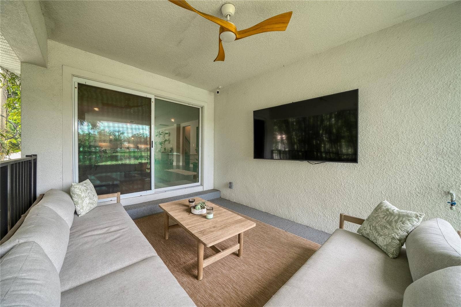 1745 HOUR GLASS DRIVE, Orlando, FL 32806 Back Porch