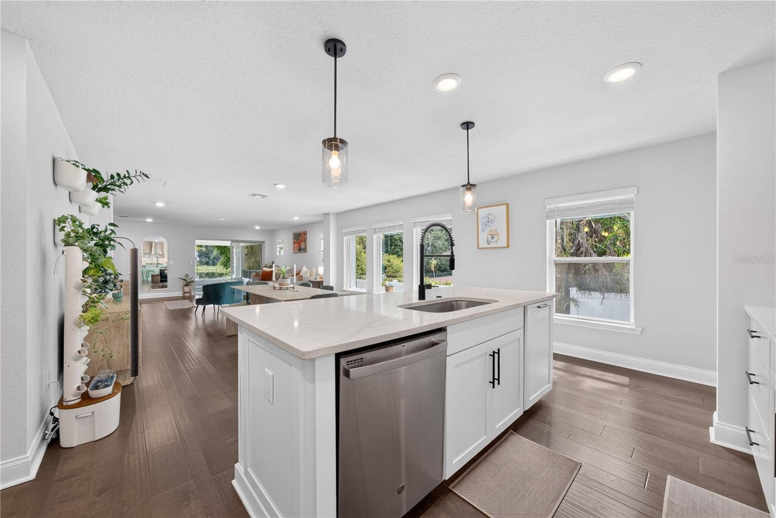 1745 HOUR GLASS DRIVE, Orlando, FL 32806 Kitchen