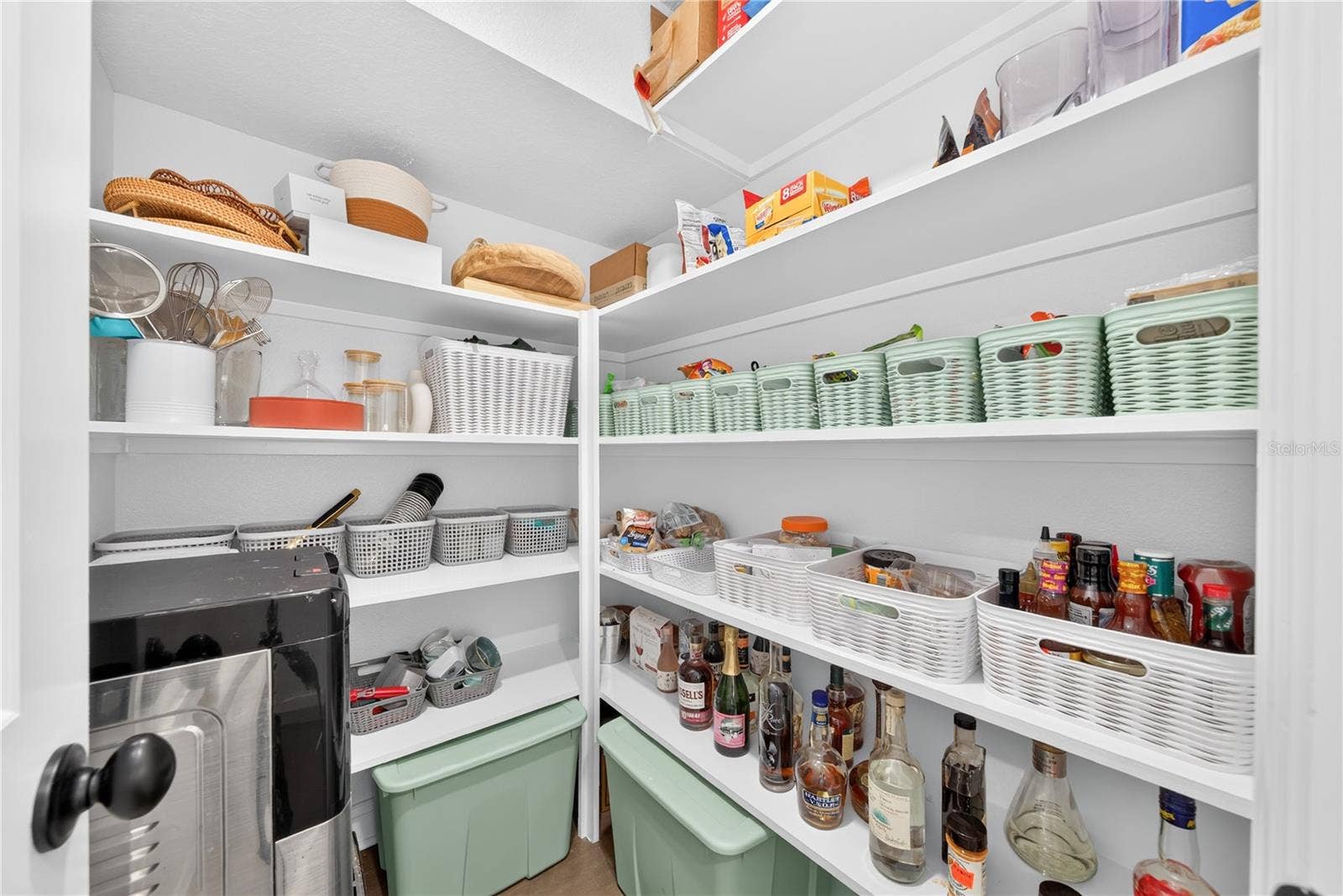 1745 HOUR GLASS DRIVE, Orlando, FL 32806 Pantry