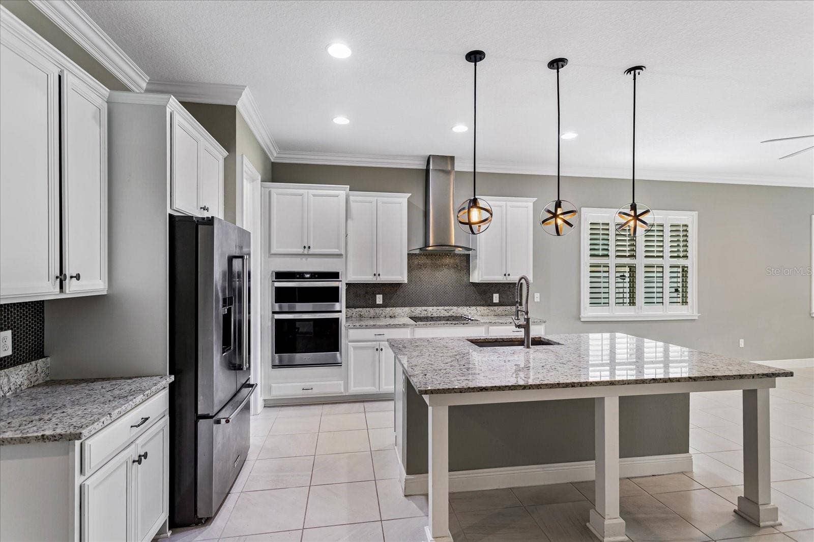 14121 ALAFAYA OAK BEND, Orlando, FL 32828 Granite kitchen with large island.