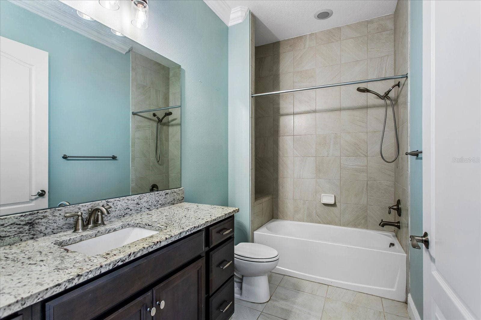 14121 ALAFAYA OAK BEND, Orlando, FL 32828 Second bath.