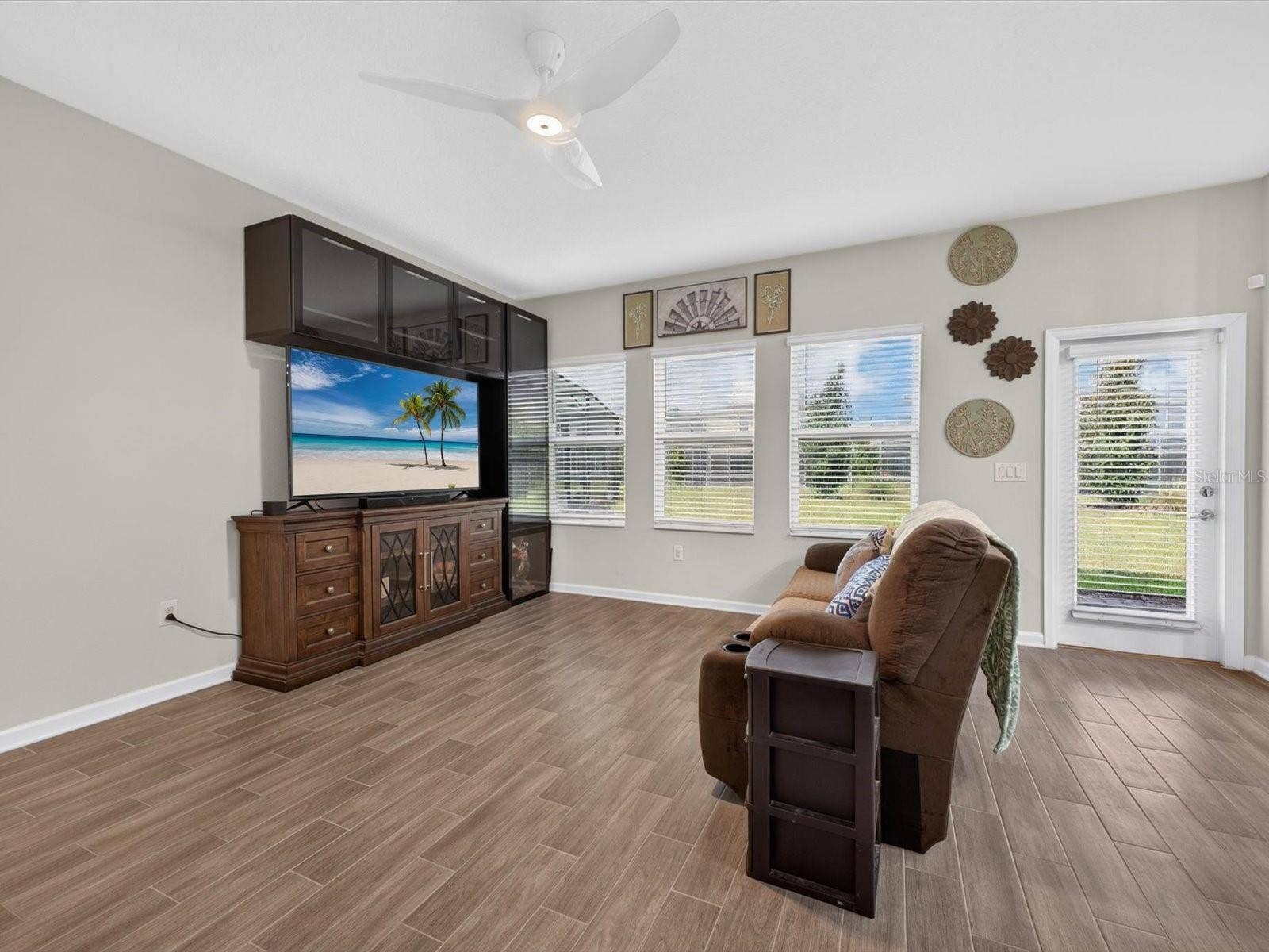 8975 FLUFFY LIE COURT, Davenport, FL 33896 8975 FLUFFY LIE COURT, Davenport, FL 33896