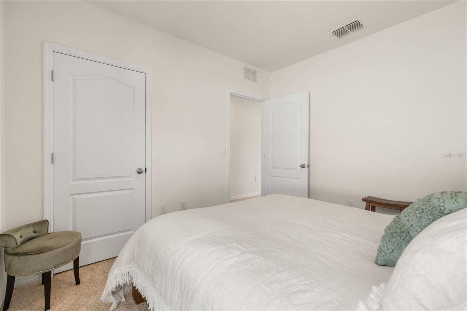 9760 BLACK WALNUT DRIVE, Clermont, FL 34715 9760 BLACK WALNUT DRIVE, Clermont, FL 34715