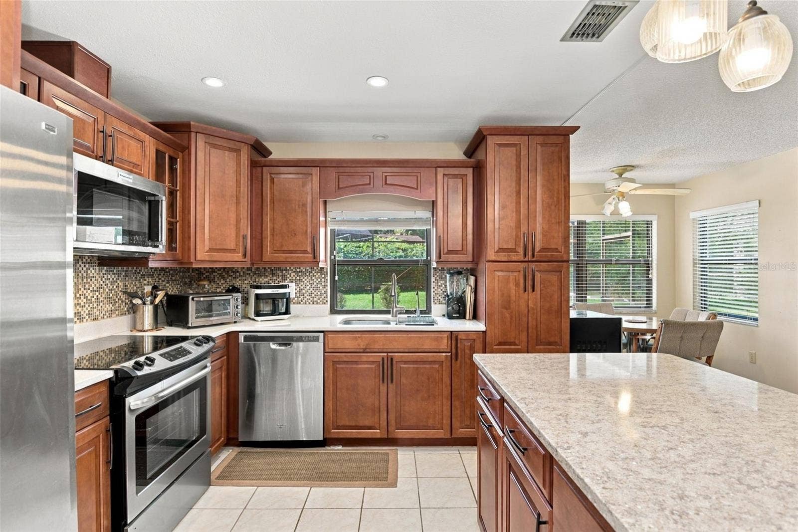 7201 MOSS LEAF LANE, Orlando, FL 32819 Spacious Kitchen