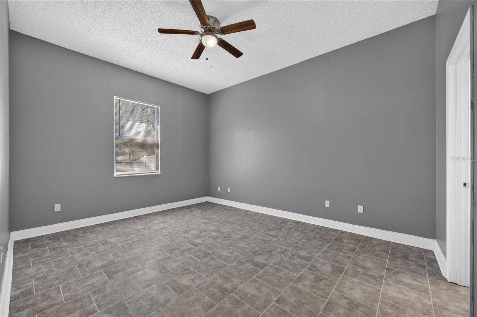 12834 WOODBURY GLEN DRIVE, Orlando, FL 32828 12834 WOODBURY GLEN DRIVE, Orlando, FL 32828