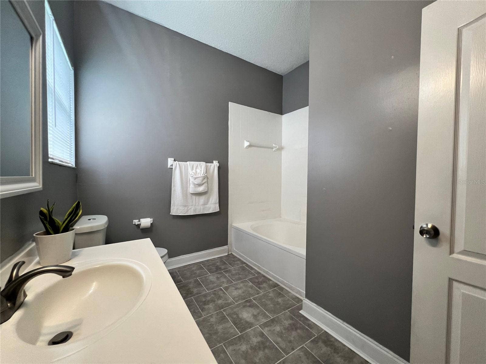 12834 WOODBURY GLEN DRIVE, Orlando, FL 32828 12834 WOODBURY GLEN DRIVE, Orlando, FL 32828
