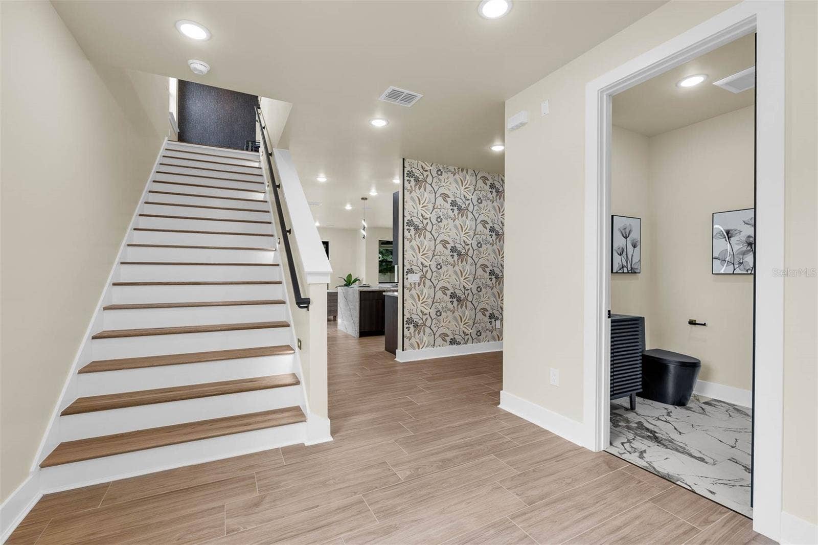 1910 CLOVERLAWN AVENUE, Orlando, FL 32806 1910 CLOVERLAWN AVENUE, Orlando, FL 32806