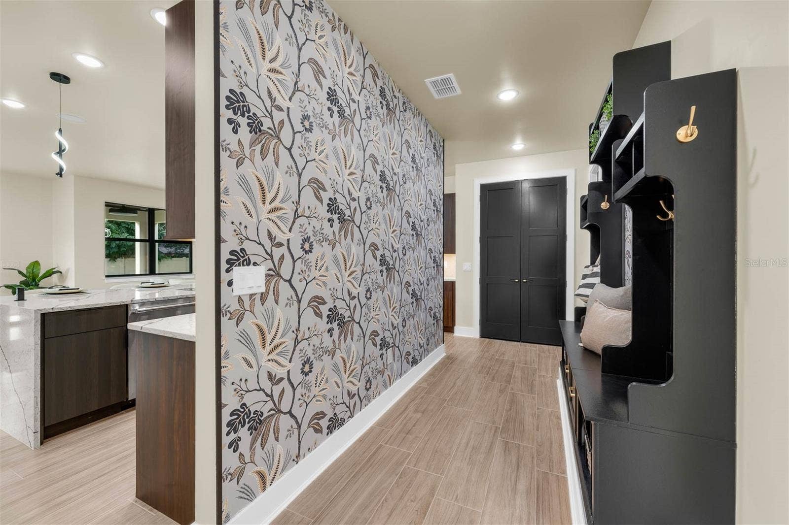 1910 CLOVERLAWN AVENUE, Orlando, FL 32806 1910 CLOVERLAWN AVENUE, Orlando, FL 32806