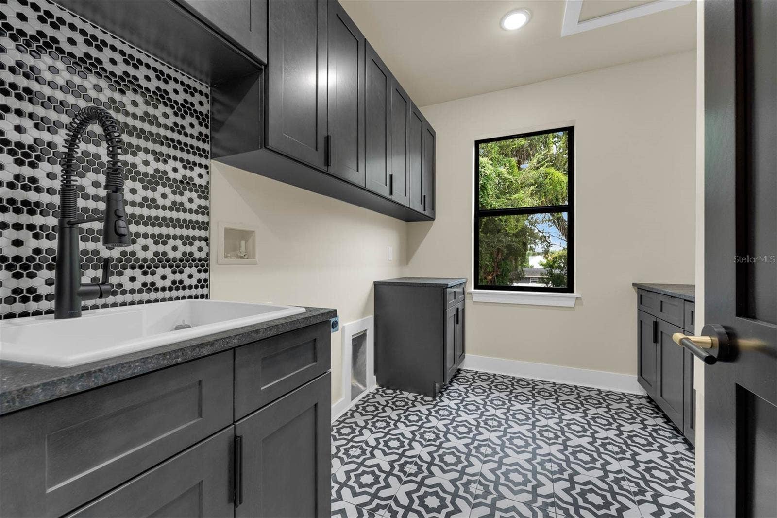 1910 CLOVERLAWN AVENUE, Orlando, FL 32806 1910 CLOVERLAWN AVENUE, Orlando, FL 32806