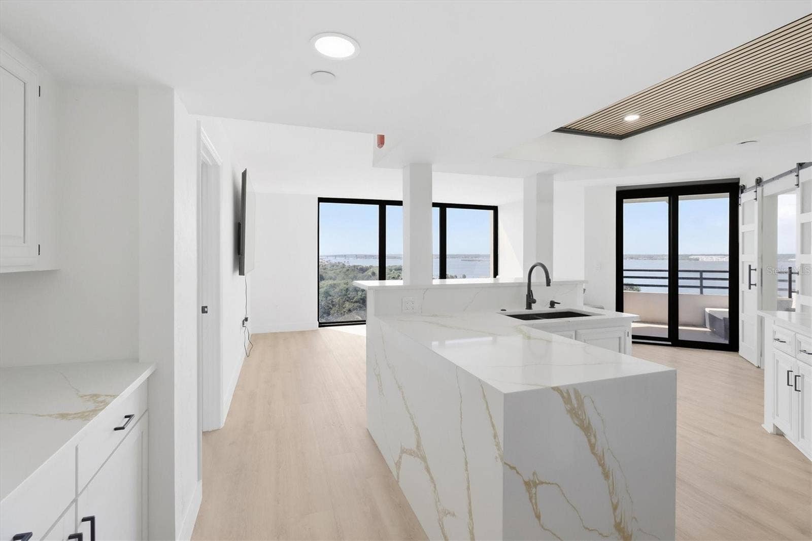 1 OCEANS WEST BOULEVARD, #8B1, Daytona Beach Shores, FL 32118