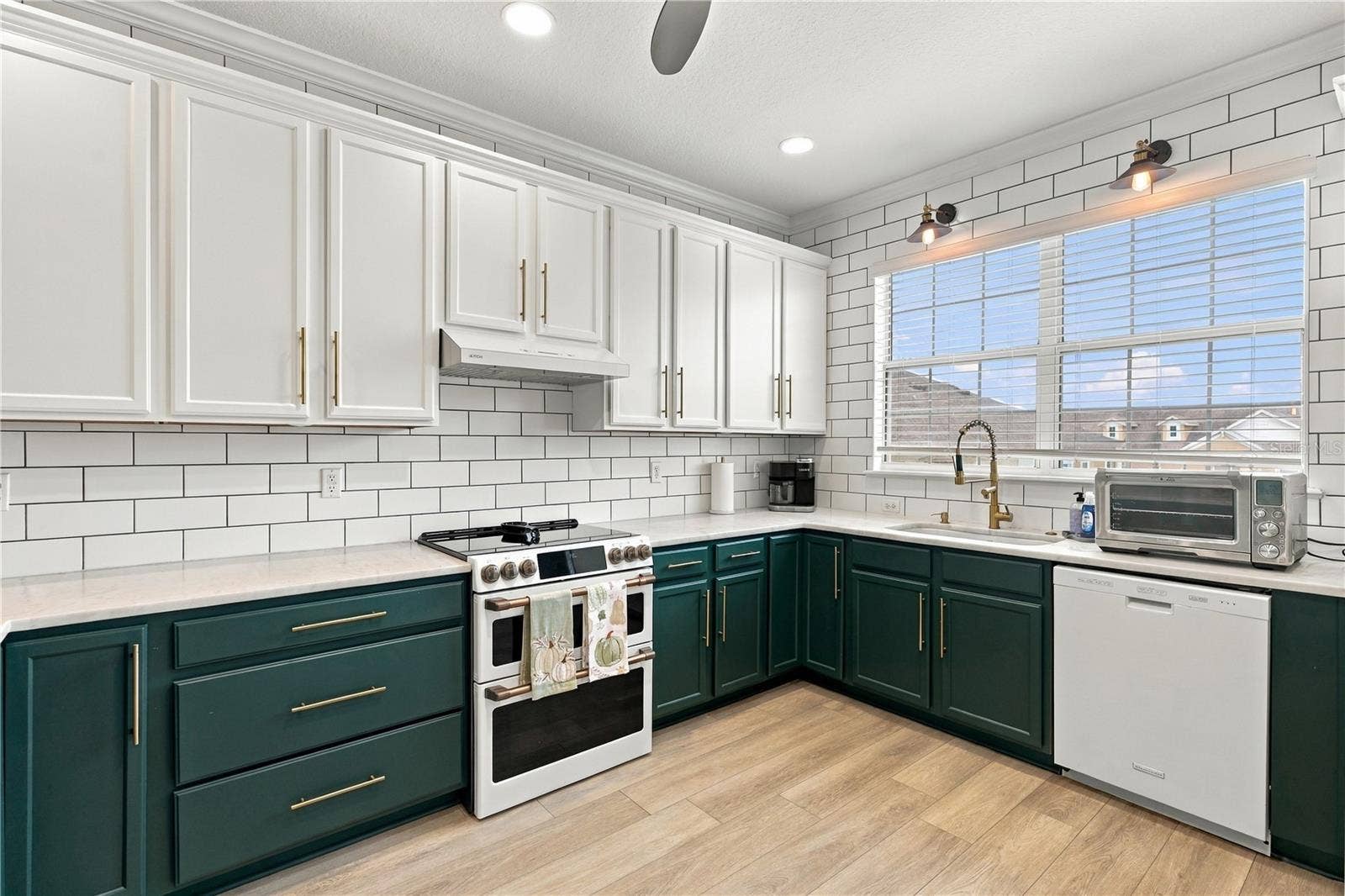 17404 CHATEAU PINE WAY, Clermont, FL 34711 17404 CHATEAU PINE WAY, Clermont, FL 34711