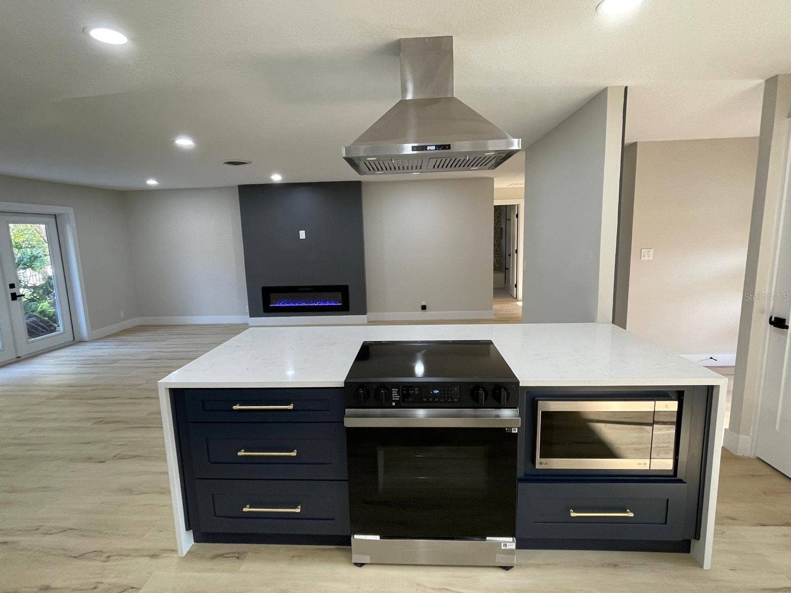 266 N RANGER BOULEVARD, Winter Park, FL 32792 Kitchen to Living Room/Fireplace Unfurnished