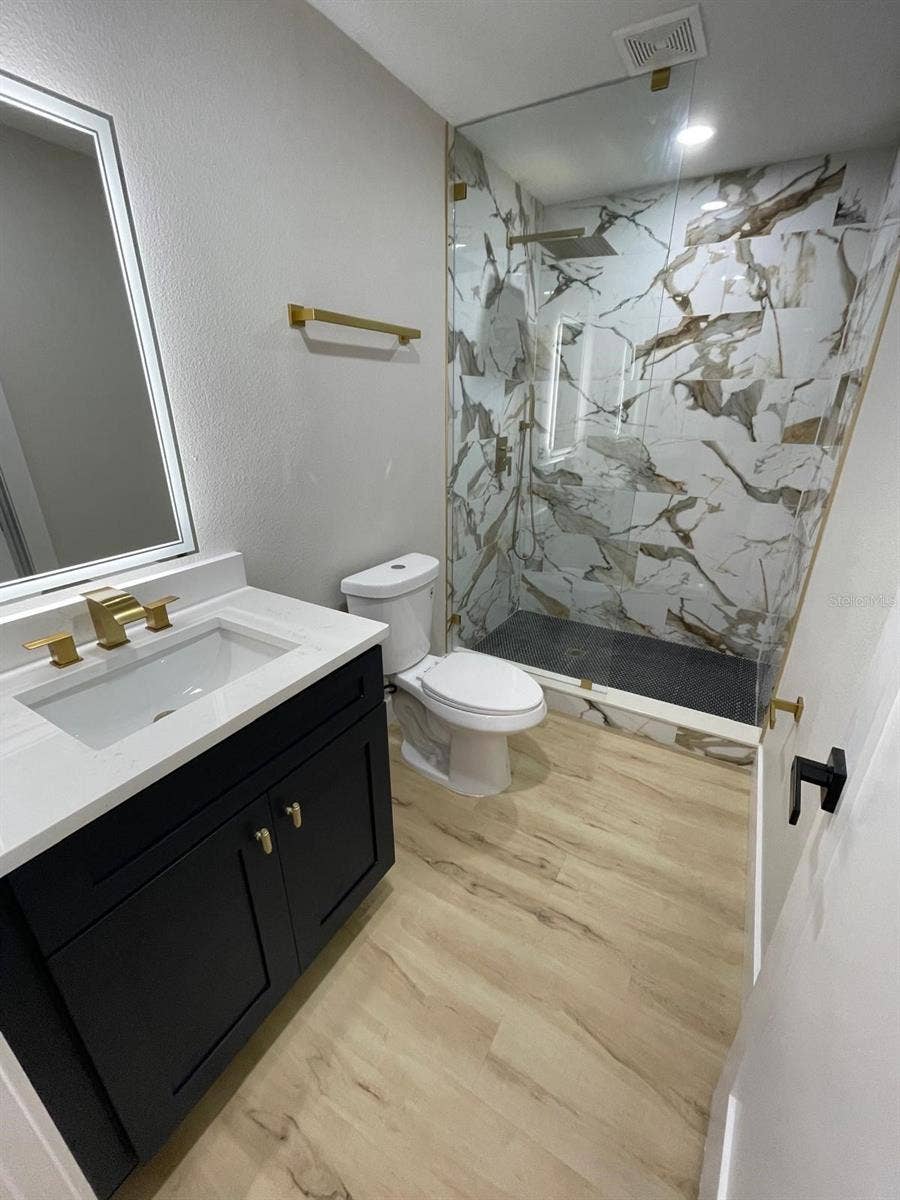 266 N RANGER BOULEVARD, Winter Park, FL 32792 In-Law Suite Bathroom