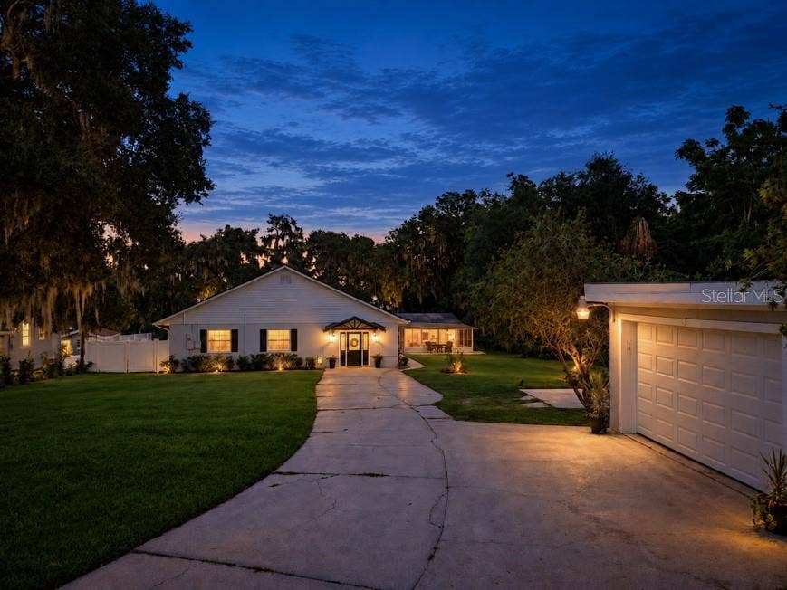 2314 N GRIFFIN DRIVE, Leesburg, FL 34748 2314 N GRIFFIN DRIVE, Leesburg, FL 34748