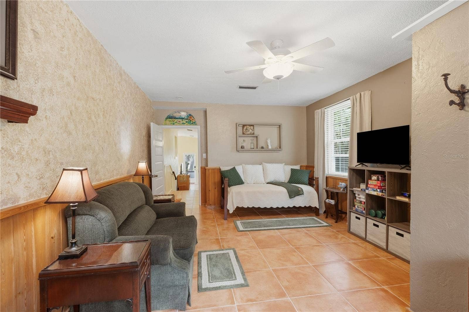 2314 N GRIFFIN DRIVE, Leesburg, FL 34748 Living Room