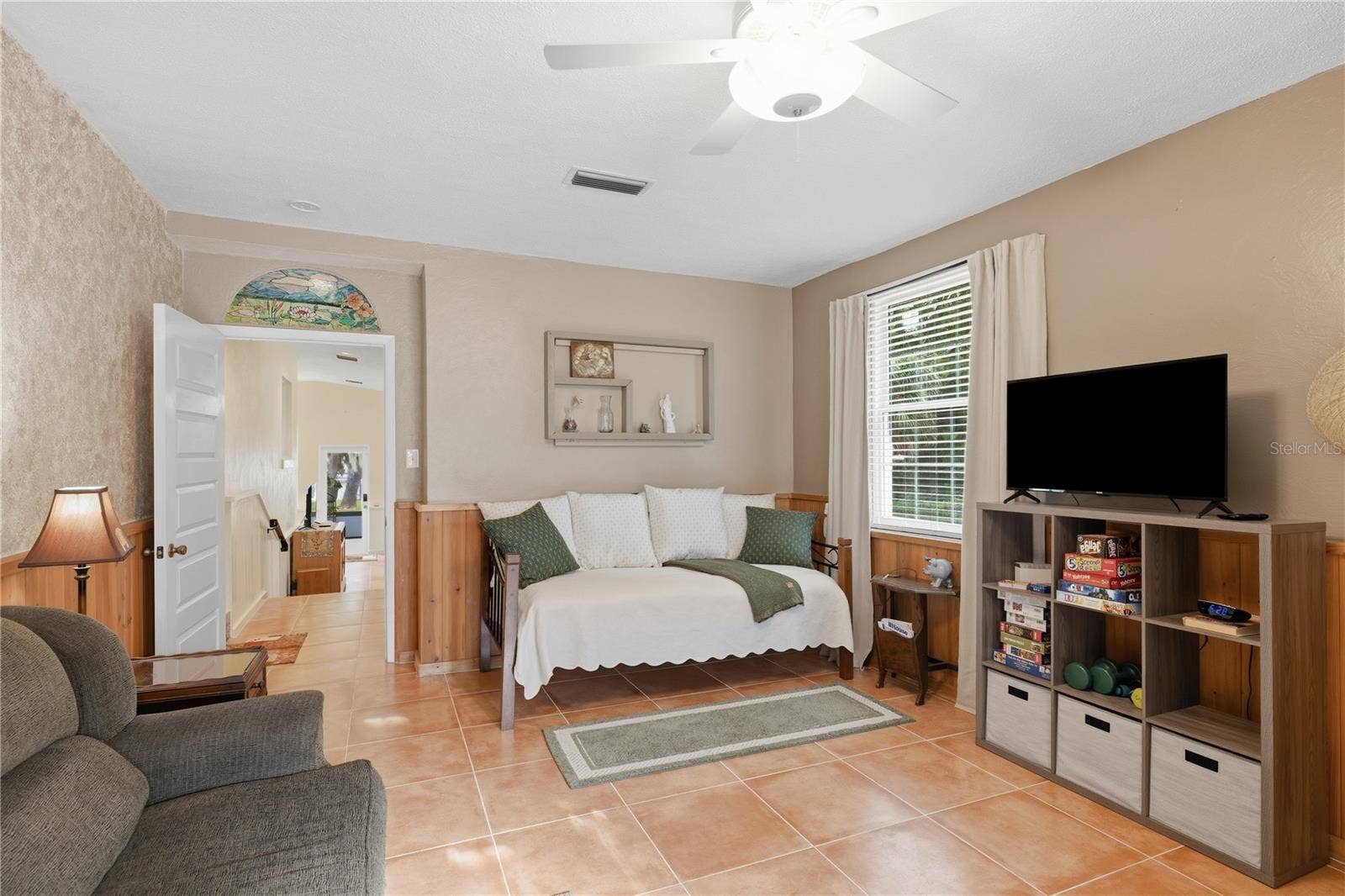 2314 N GRIFFIN DRIVE, Leesburg, FL 34748 Living Room