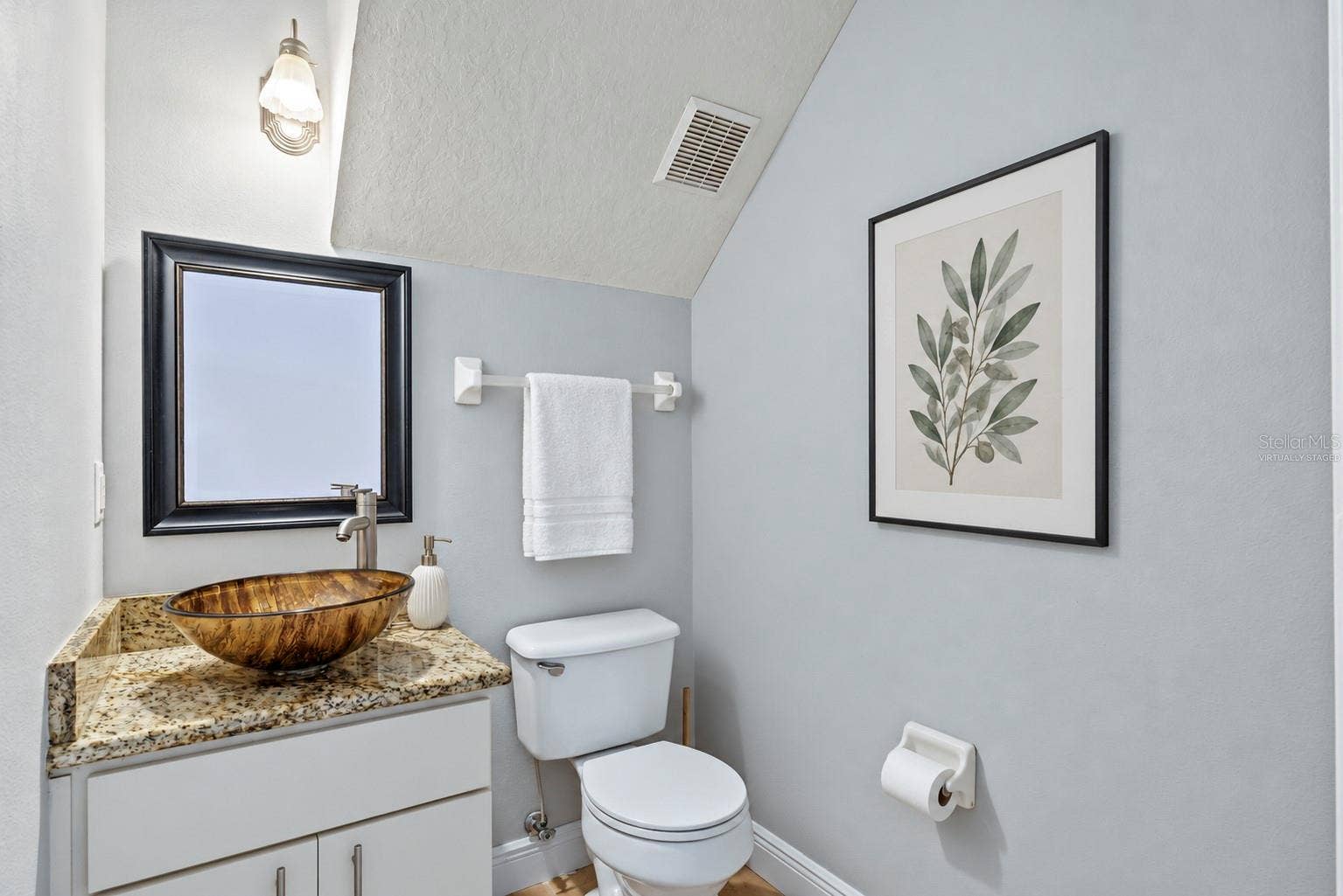 6013 SCOTCHWOOD GLN, #20, Orlando, FL 32822 Virtually Staged