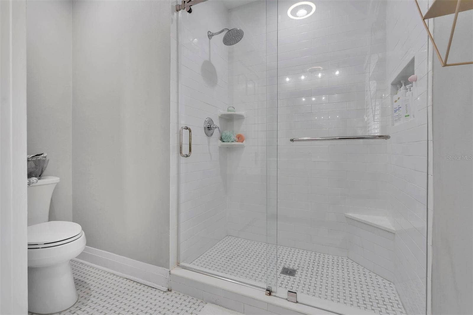 729 ALAMEDA STREET, Orlando, FL 32804 Upstairs bathroom 4
