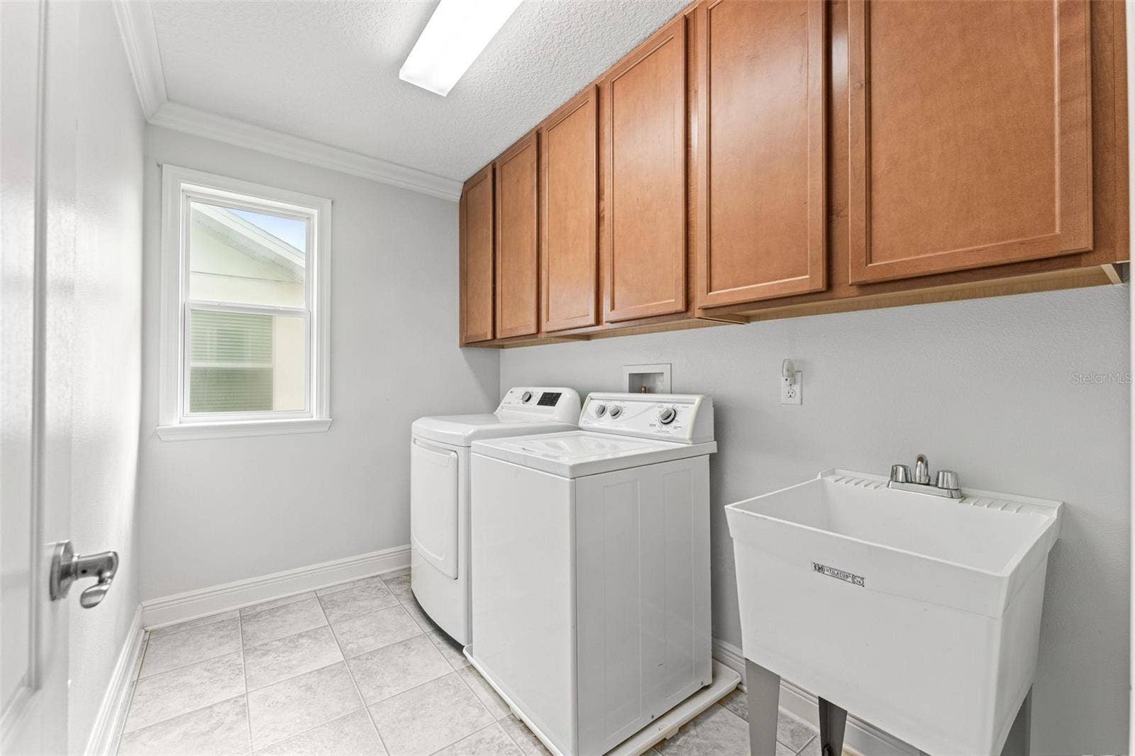 2932 WHISTLEWOOD DRIVE, Orlando, FL 32810 2932 WHISTLEWOOD DRIVE, Orlando, FL 32810