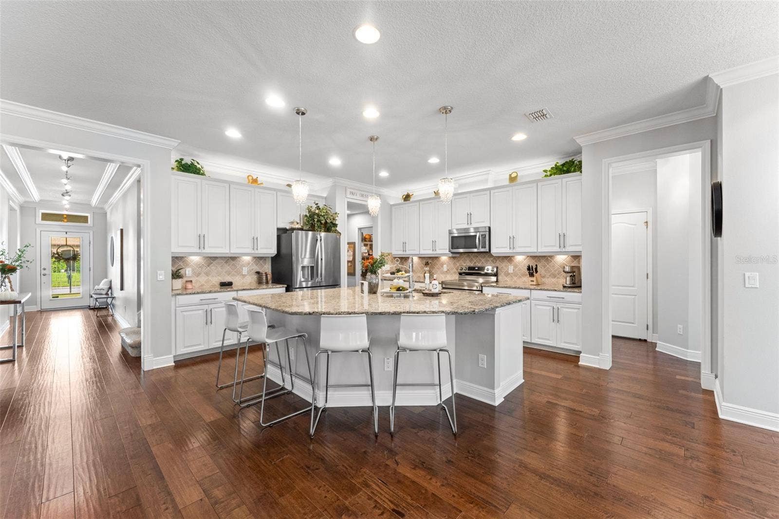 2932 WHISTLEWOOD DRIVE, Orlando, FL 32810 2932 WHISTLEWOOD DRIVE, Orlando, FL 32810