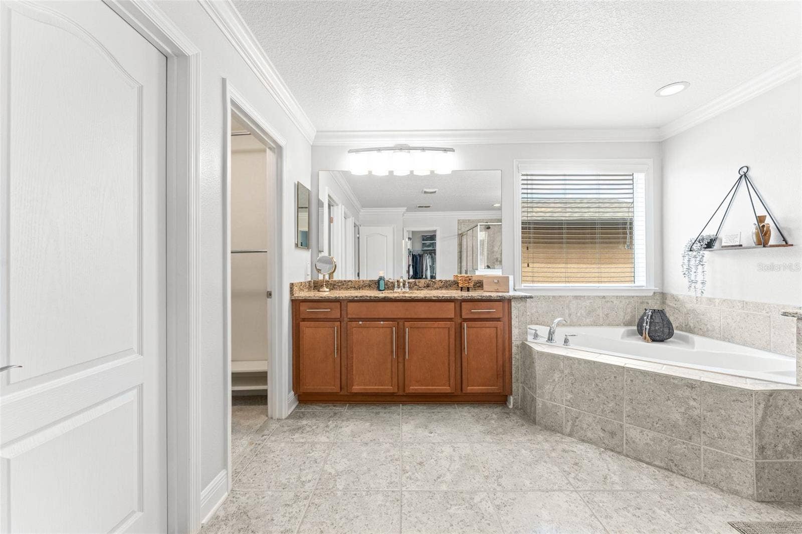 2932 WHISTLEWOOD DRIVE, Orlando, FL 32810 2932 WHISTLEWOOD DRIVE, Orlando, FL 32810